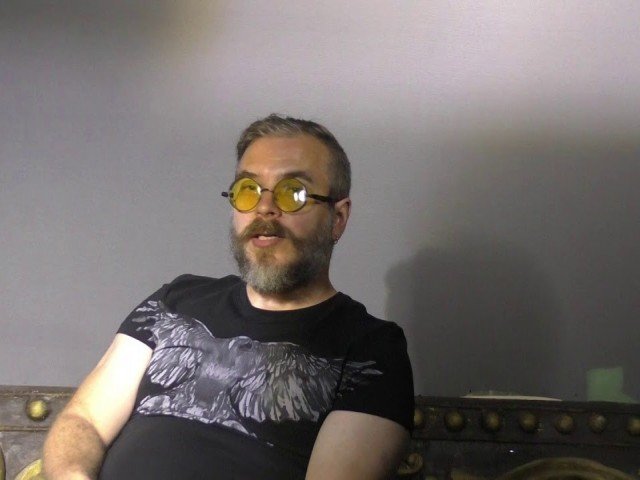Артист-ляльковод вищої категорії Лель Хмеленко
