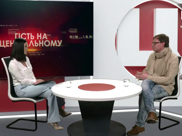 Ніко Лапунов головний режисер театру ляльок